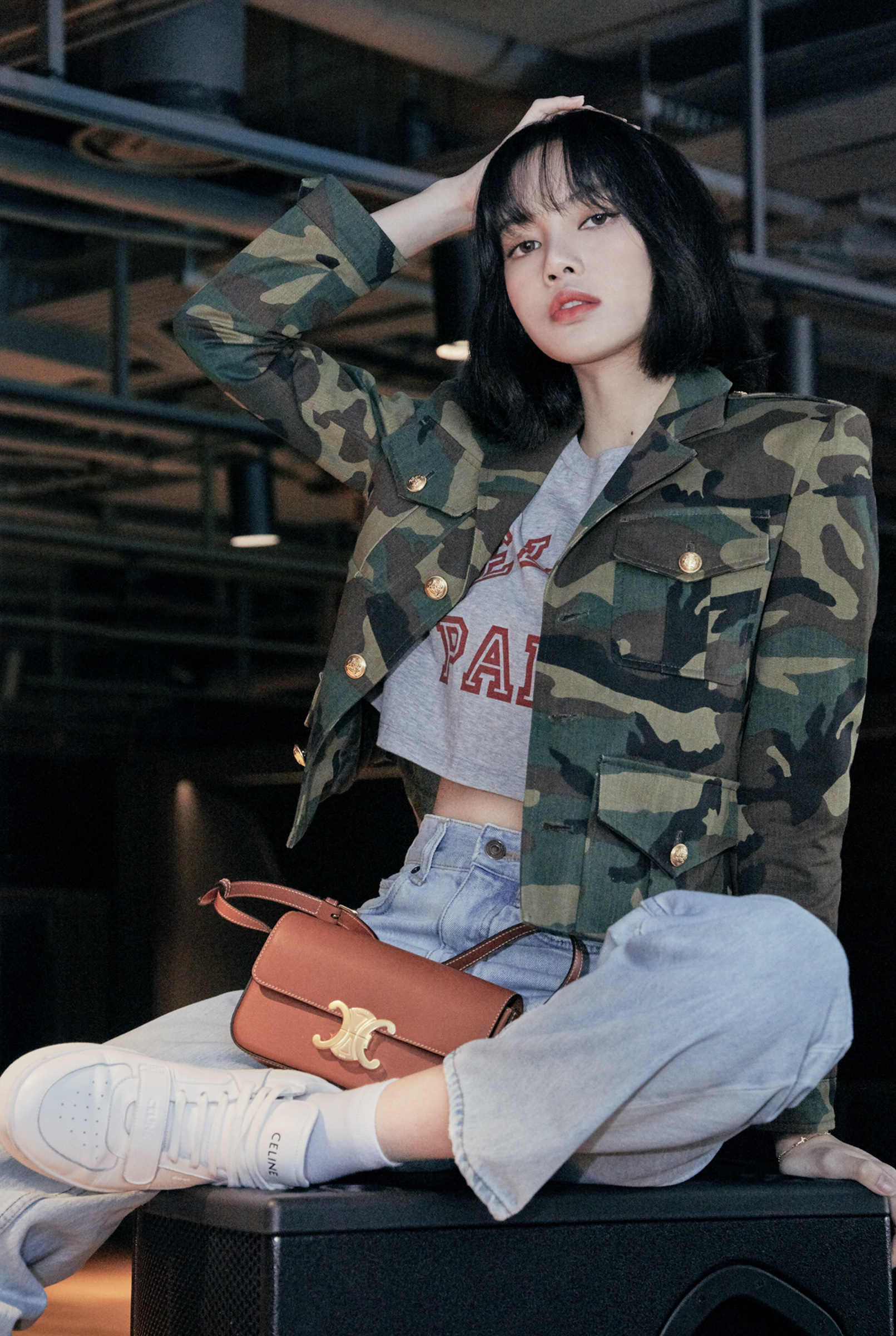 BLACKPINK LISAがセリーヌを着用した写真公開、トリオンフ キャンバス
