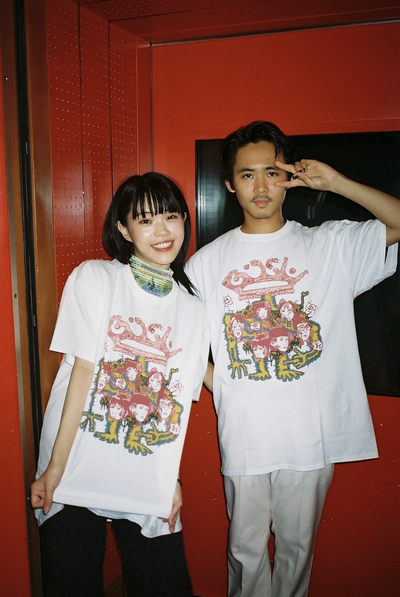FR2の移動型店舗「＃FR2DOKO？」がBiSHとのコラボTシャツを発売