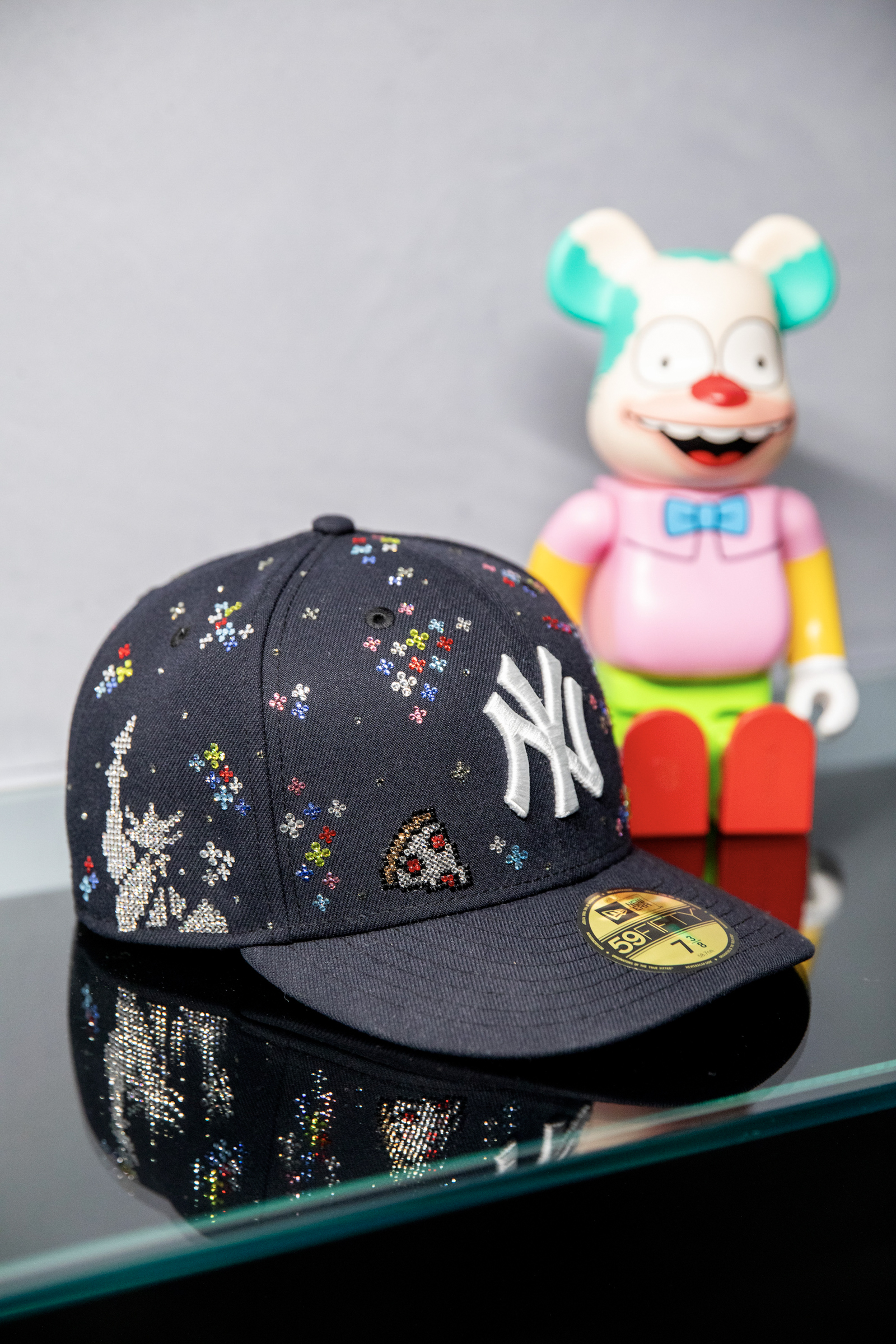 LA発「クチュール」、ジュエリーでアップデートしたニューエラキャップ