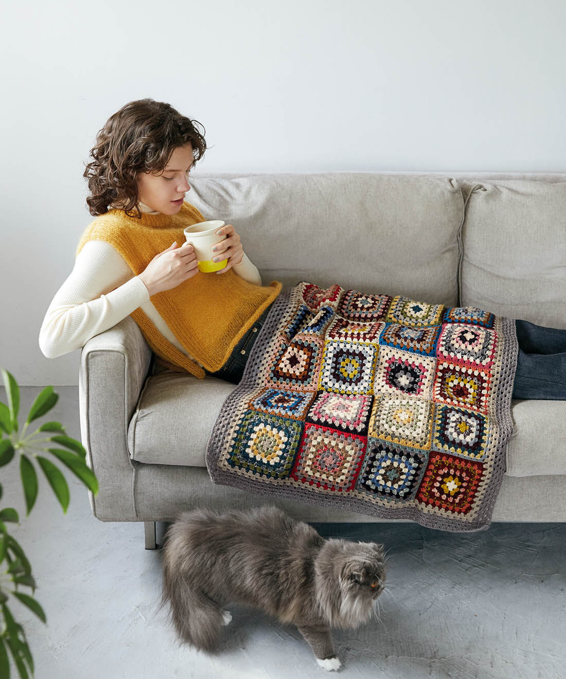 グラニースクエアで編むほどに広がる色の魔法 アレンジ楽しむ