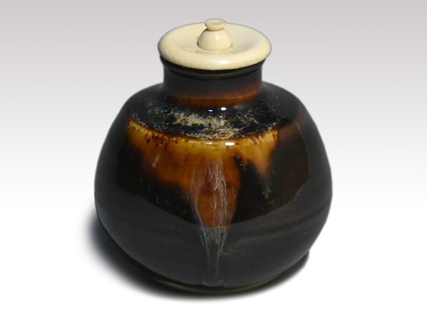 丸壷茶入 桶谷定一（作) 共箱 象牙蓋 仕服（扇面宝尽) | 古美術ささき