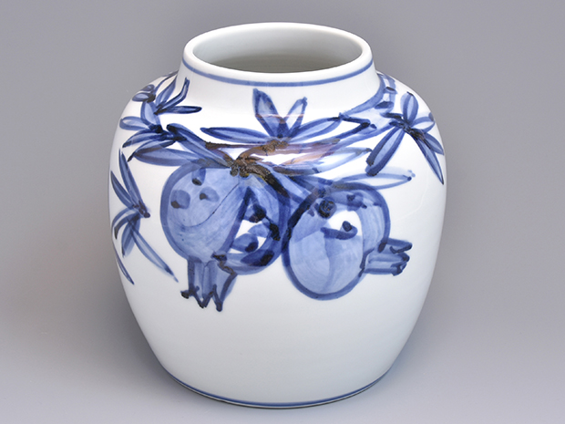 近藤悠三(作) 柘榴染付 花瓶 共箱 | 古美術ささき