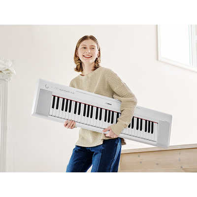 ヤマハ YAMAHA 電子キーボード ホワイト ［61鍵盤］ NP-15WH の通販