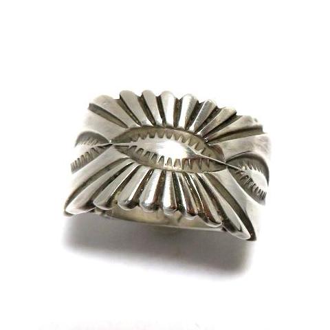 ナバホ族リング Lyle Secatero（ライルセカテロ）作