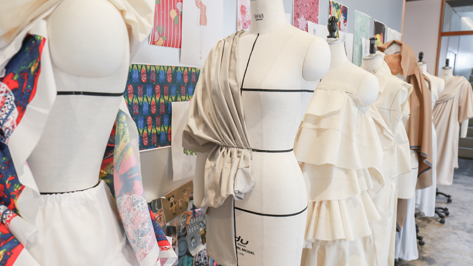 REPORT｜金沢文化服装学院 −好きを、実力に−