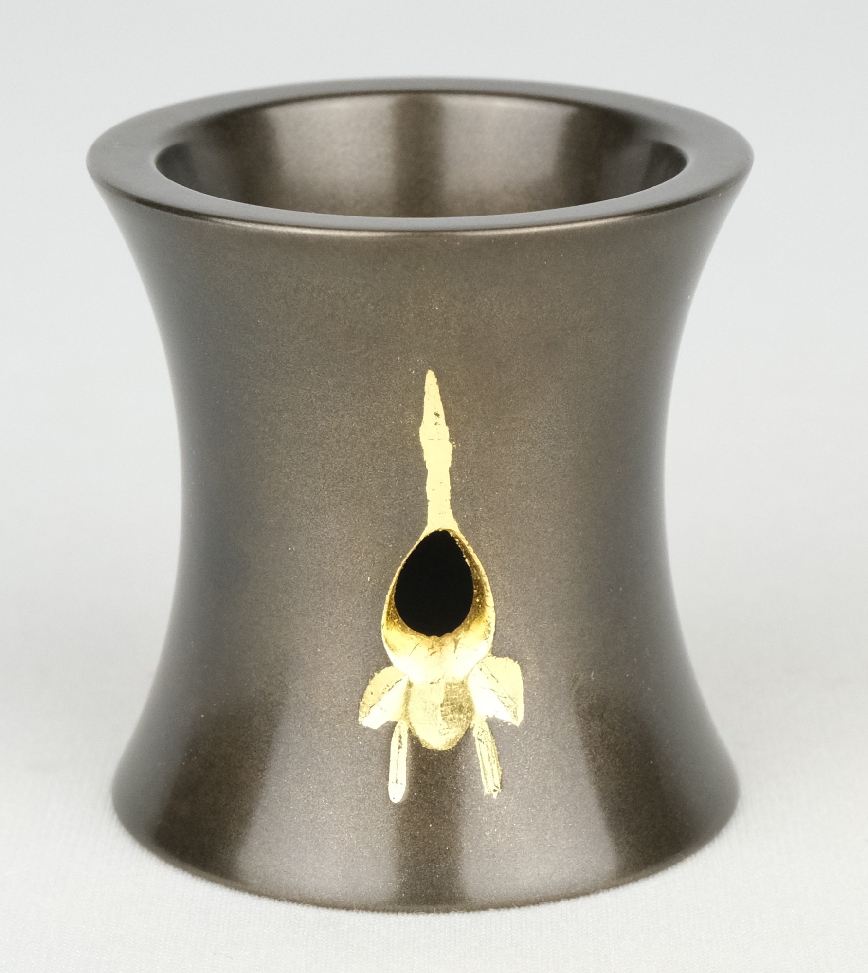 栗山園オンライン通販部 / 【出物】 沈金彫立鶴蓋置 15代大西清右