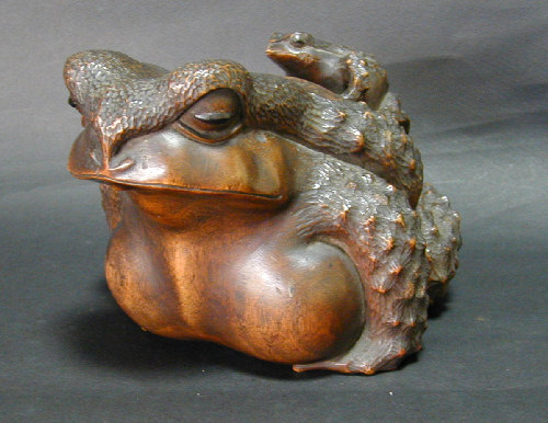 春光 木彫 蛙 | 【骨董品買取】日本全国対応・老舗骨董店の古美術やかた