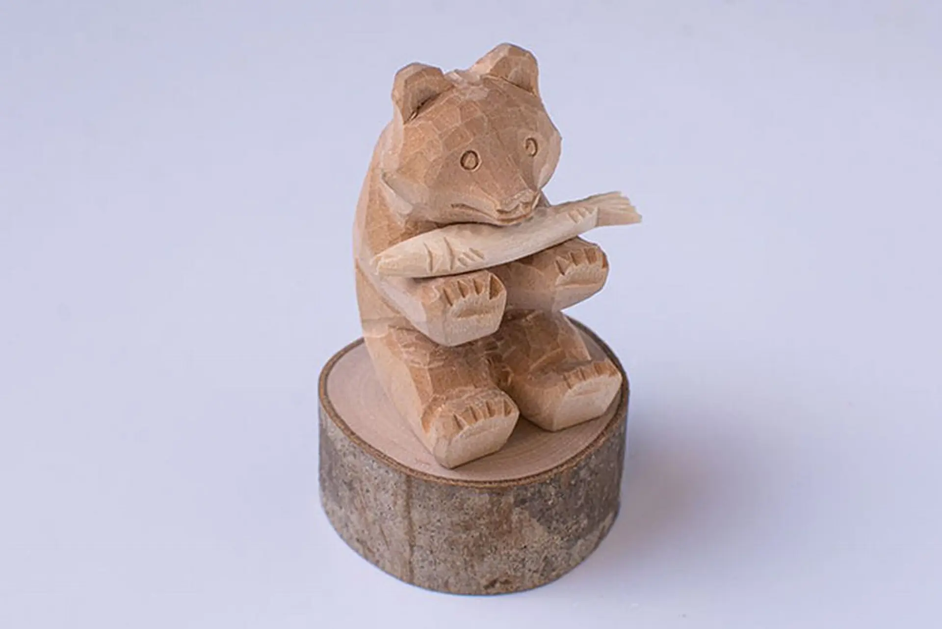 木彫り熊 熊 根付 木製 彫刻 置き根付 提げ物 骨董 アンティーク 黄楊