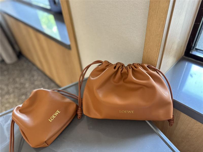 ロエベ 巾着 ショルダーバッグ loewe バッグ 大人 可愛い 斜 めがけ