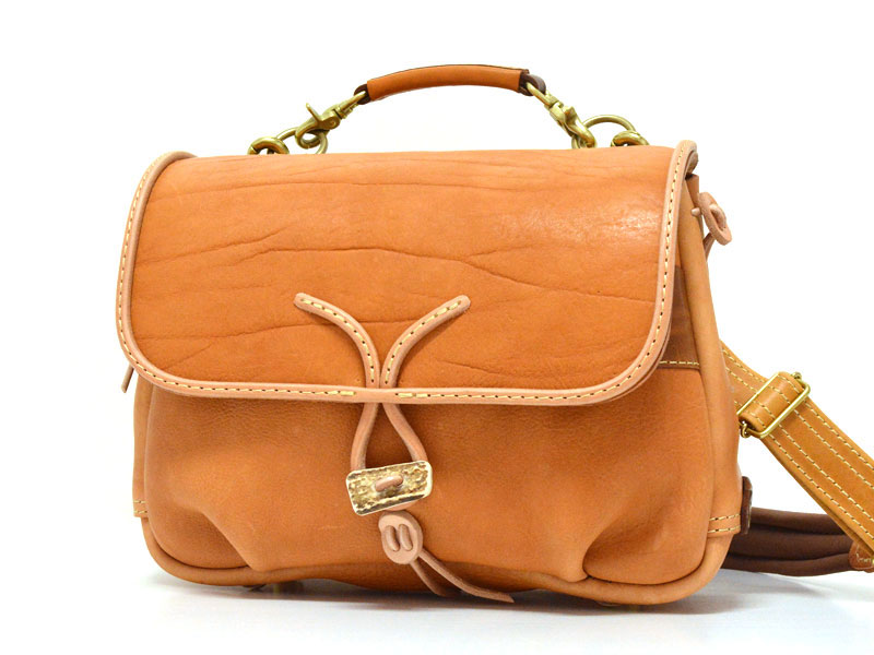 豪快な革鞄を思わせるワイルドメッセンジャーバッグ / 革鞄のHERZ