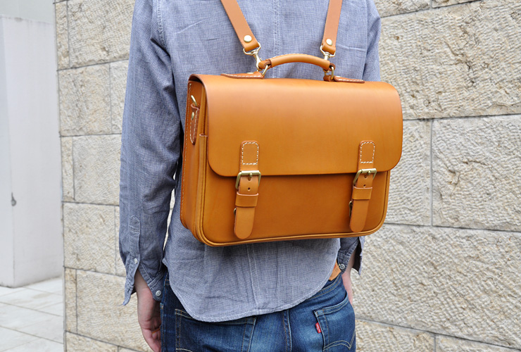 ビジネスにも使えるA4ファイル対応のシンプルな本革3wayバッグ / 革鞄