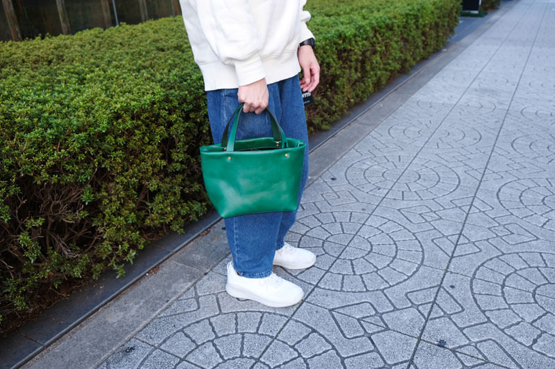 冬の限定色「ボトルグリーン」大阪店ラインナップ｜革鞄・革小物のHERZ