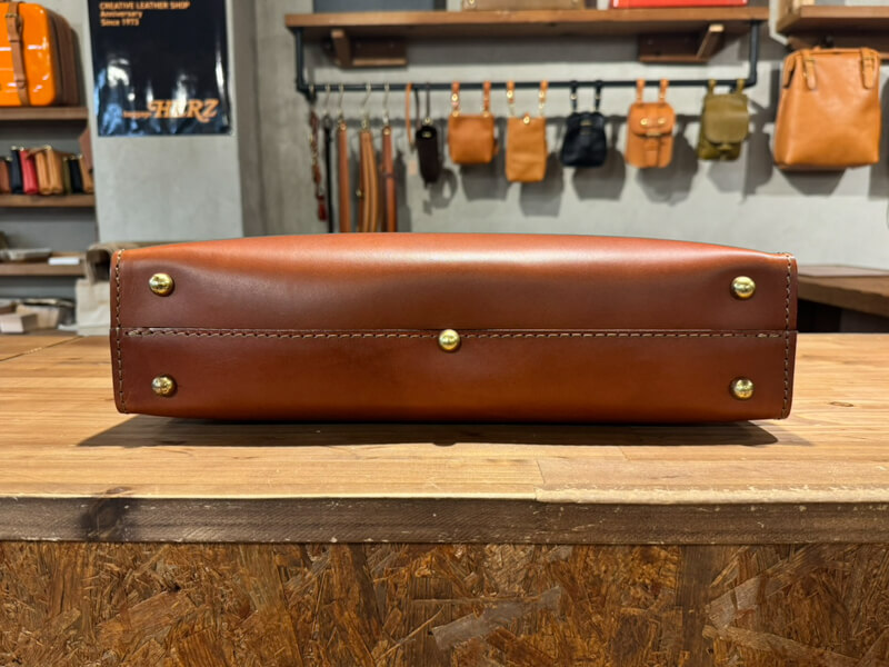 さまざまな二本手ビジネスバッグをピックアップしてみました！｜革鞄