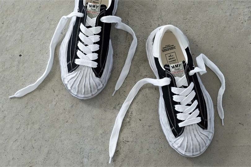 メゾン ミハラヤスヒロ＞がオリジナルソールスニーカーにフォーカス