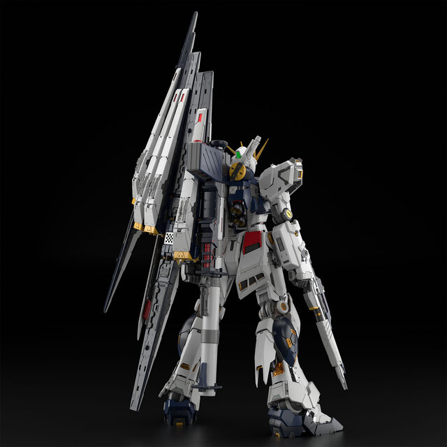 究極のガンプラ「PG UNLEASHED 1/60 νガンダム」、ガンダムベース東京