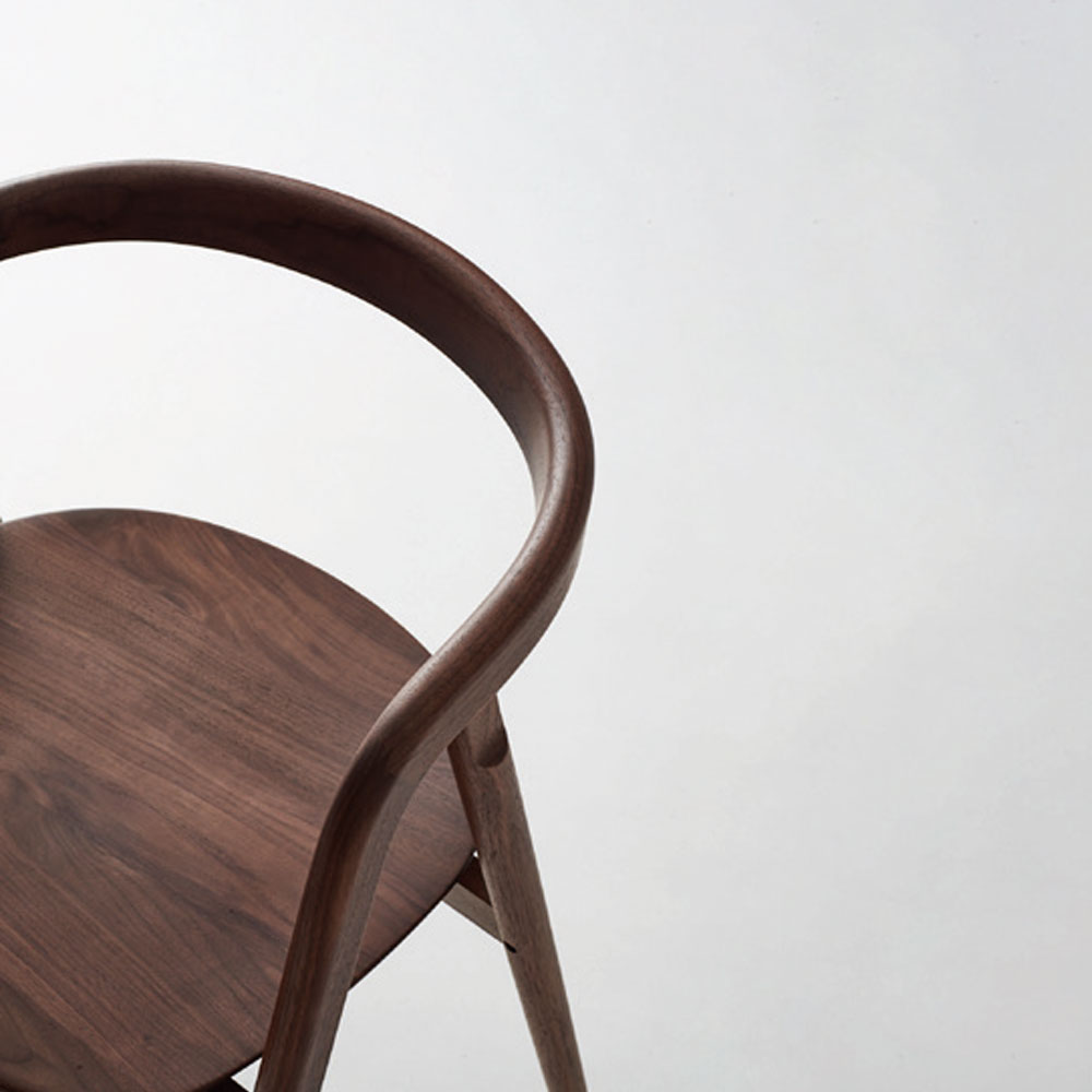 飛騨産業 アームチェア「SHIKA -シカ- AK201AU」板座 ウォールナット材