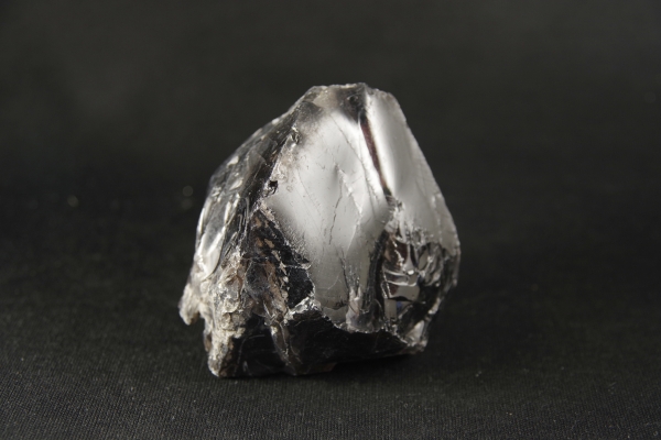 ソーダライト 原石 1．5kg 天然石販売 名取貴石 天然石・国産原石