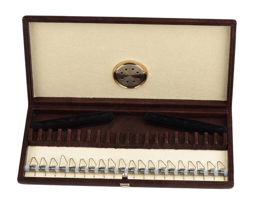 湿度計付オーボエリードケース(革製・20本用)