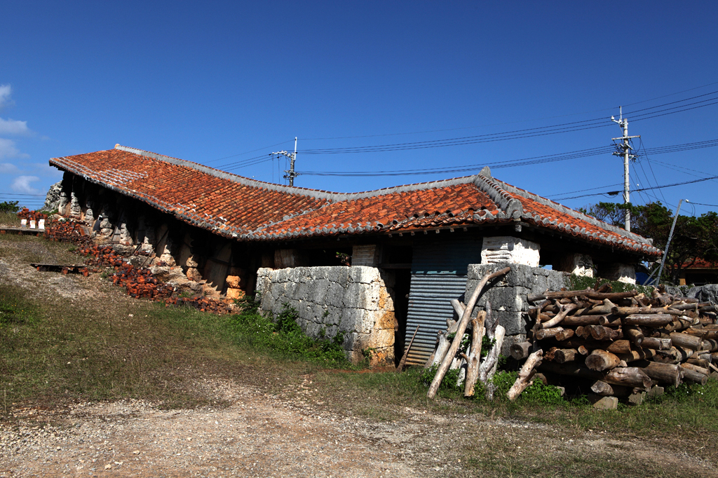 読谷やちむんの里」巨大な登り窯がシンボル。沖縄を代表するやちむん