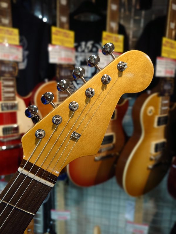 突如入荷した、ブランドロゴのないストラトタイプの正体とは