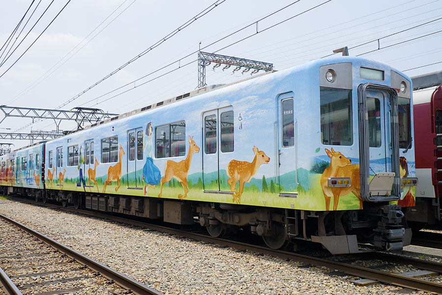 鹿すぎる」と話題、出会えたらラッキーな近鉄線のレア車両 | Lmaga.jp