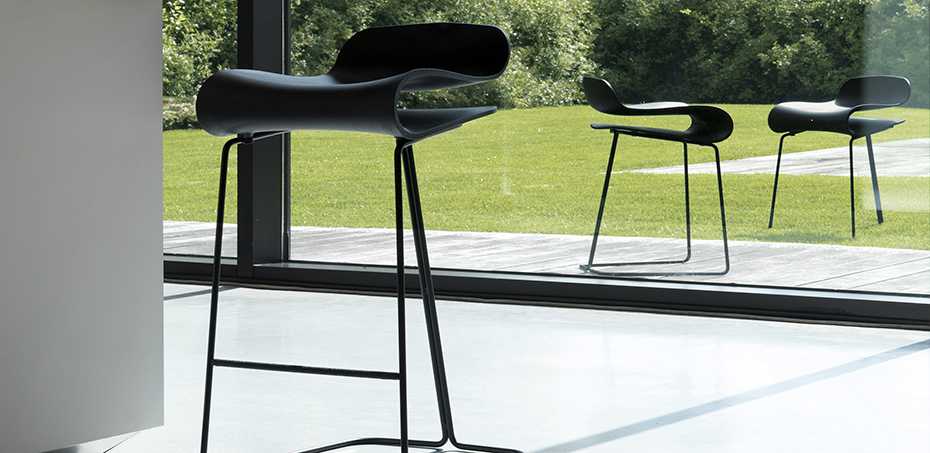 BCNデザインバースツール by Kristalia、デザイン Harry&Camila