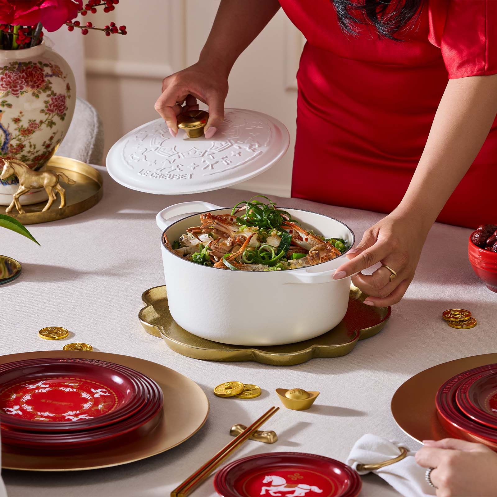 シグニチャー ココット・ロンド ホースレリーフ 22cm コットン