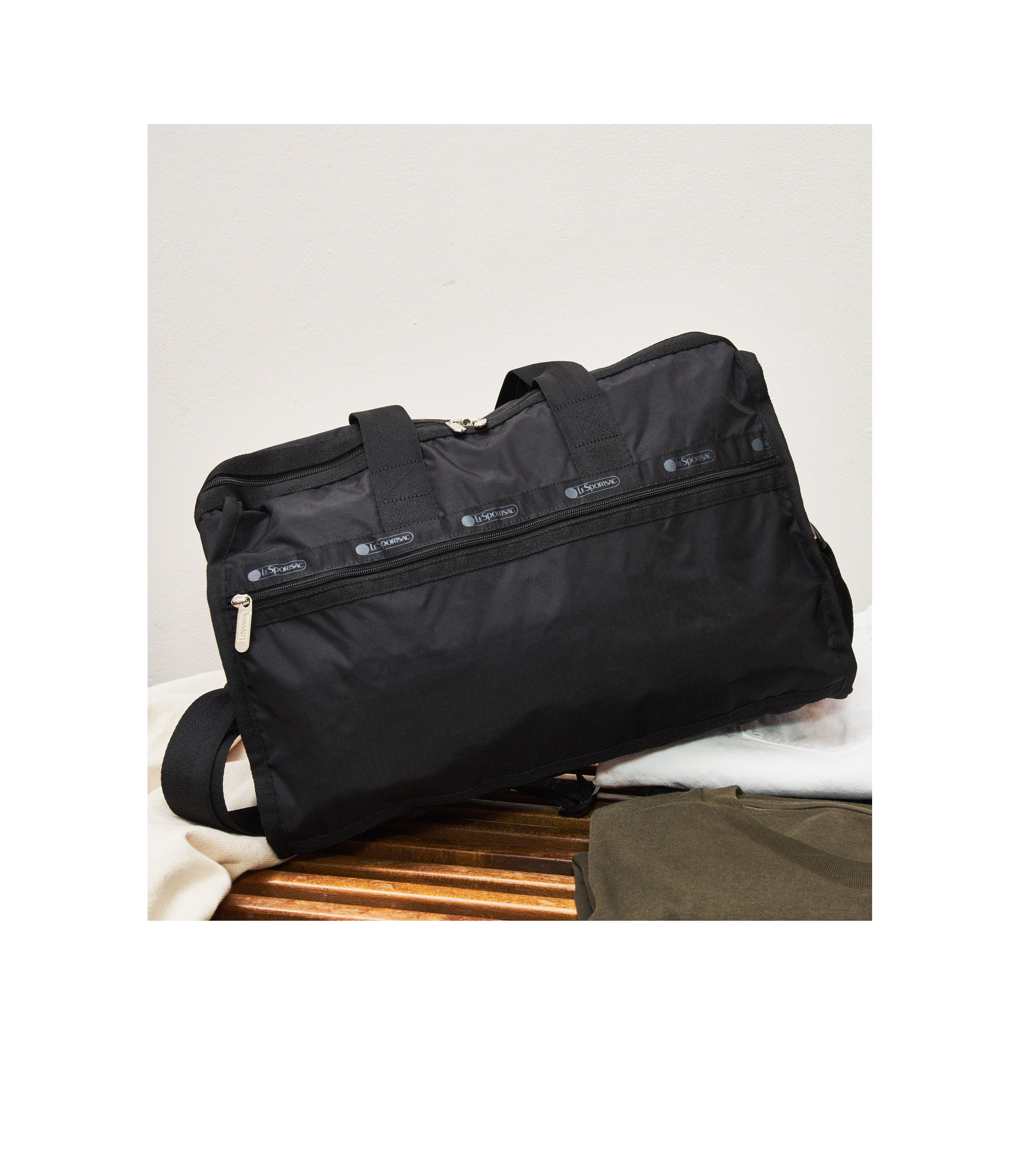 Black Deluxe Medium Weekender Bag | LeSportsac