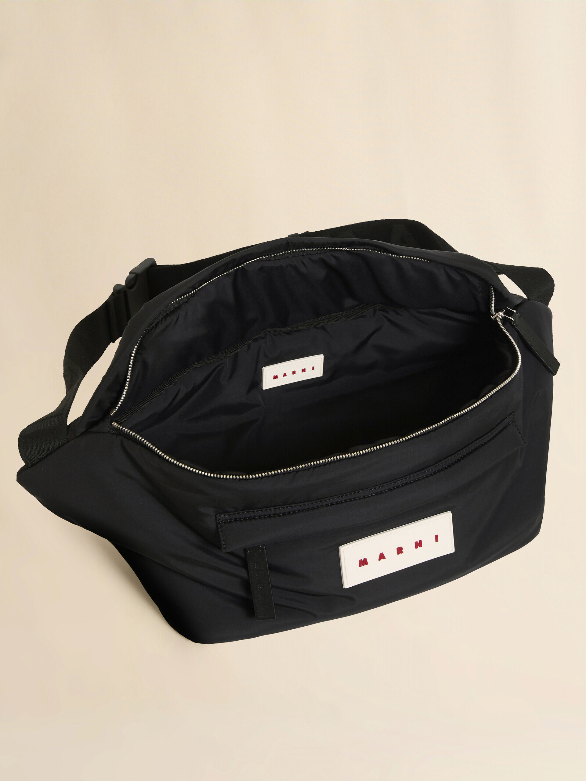 ブラックPuff ボディバッグ | Marni