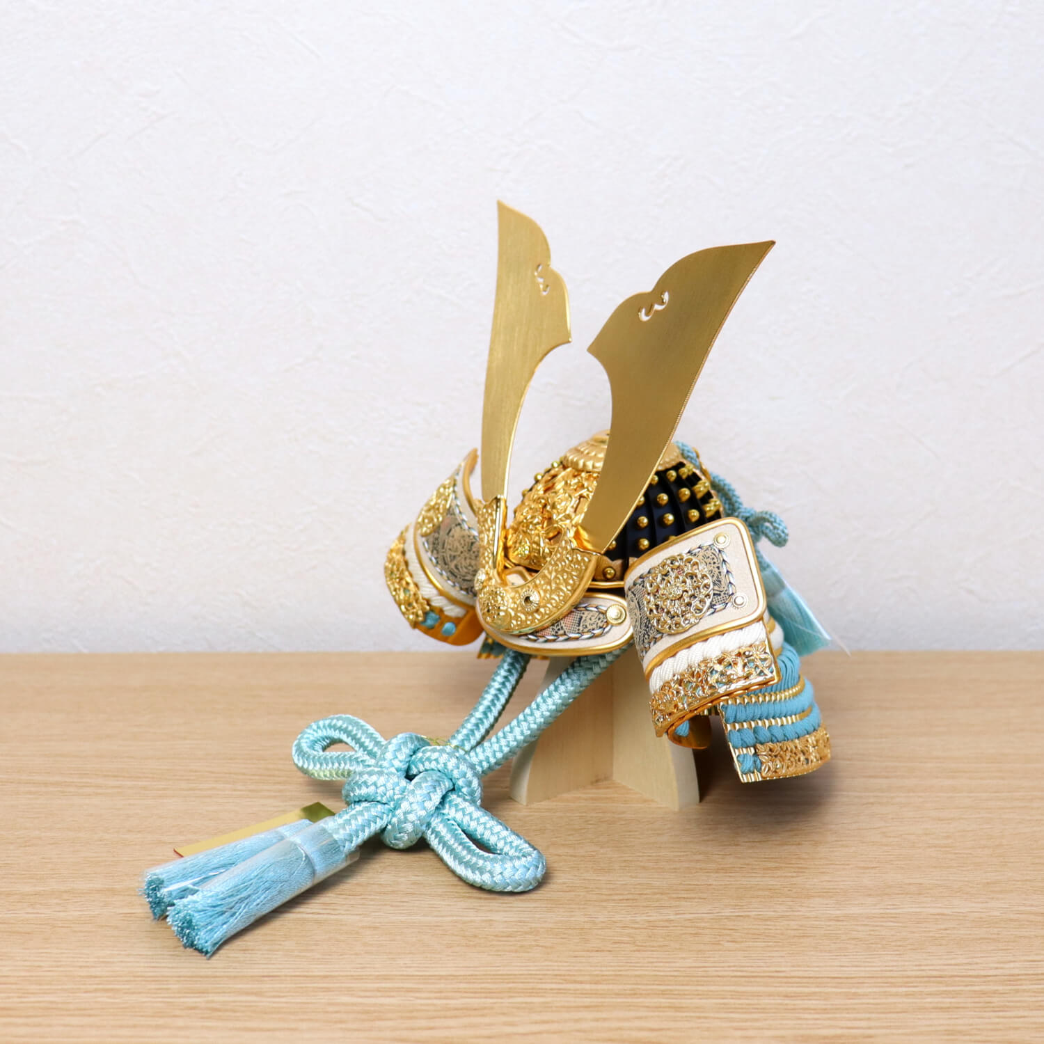 選べる2種類 伝統工芸士・平安晴峰作 金小札兜 (淡浅葱/淡萌葱) 37A 月