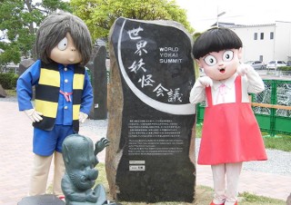 オブジェを中心に版画や写真やコラージュも含めた約80点を紹介する北川