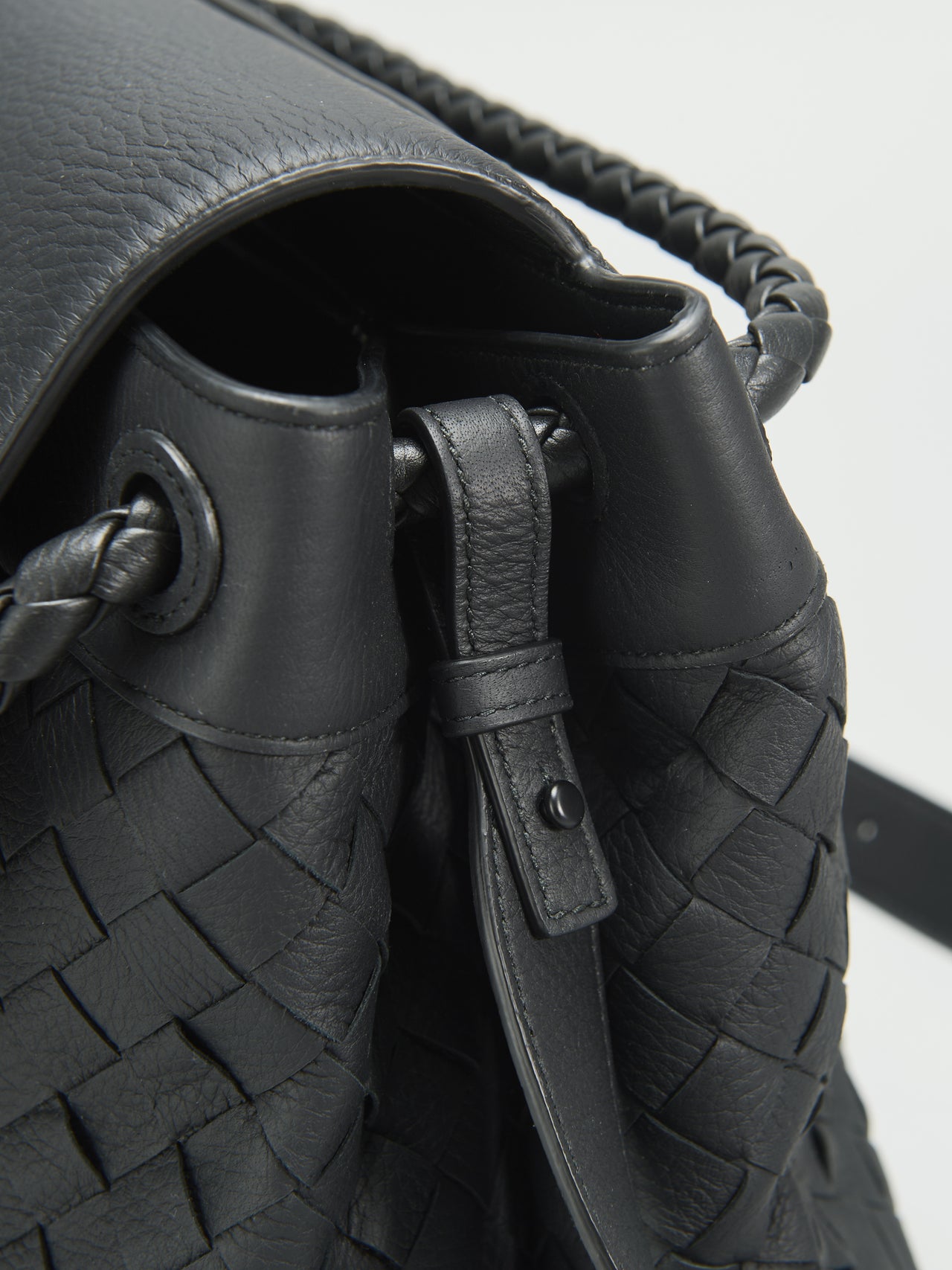 Gallery]「ボッテガ・ヴェネタ」で春に向けて買うべき新作“黒レザー