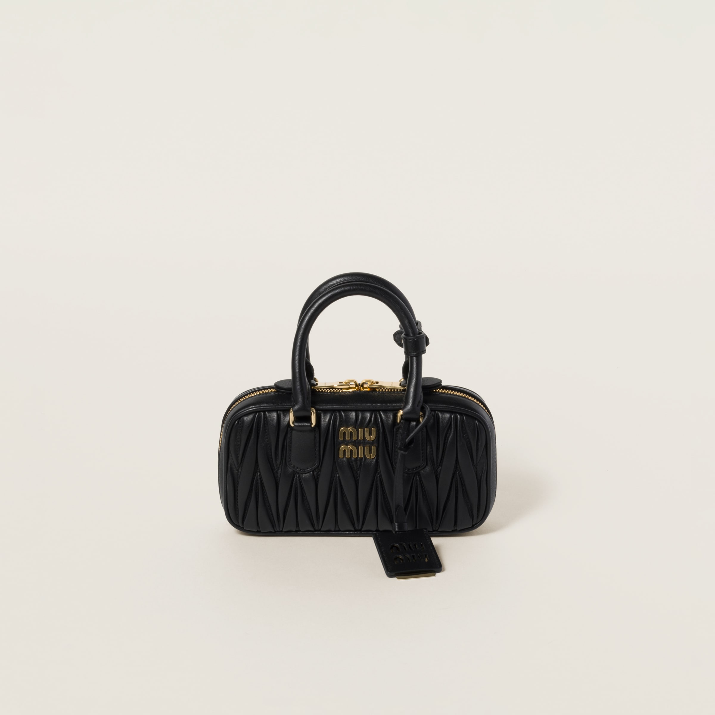 ブラック アルカディ マテラッセレザー ミニバッグ | Miu Miu