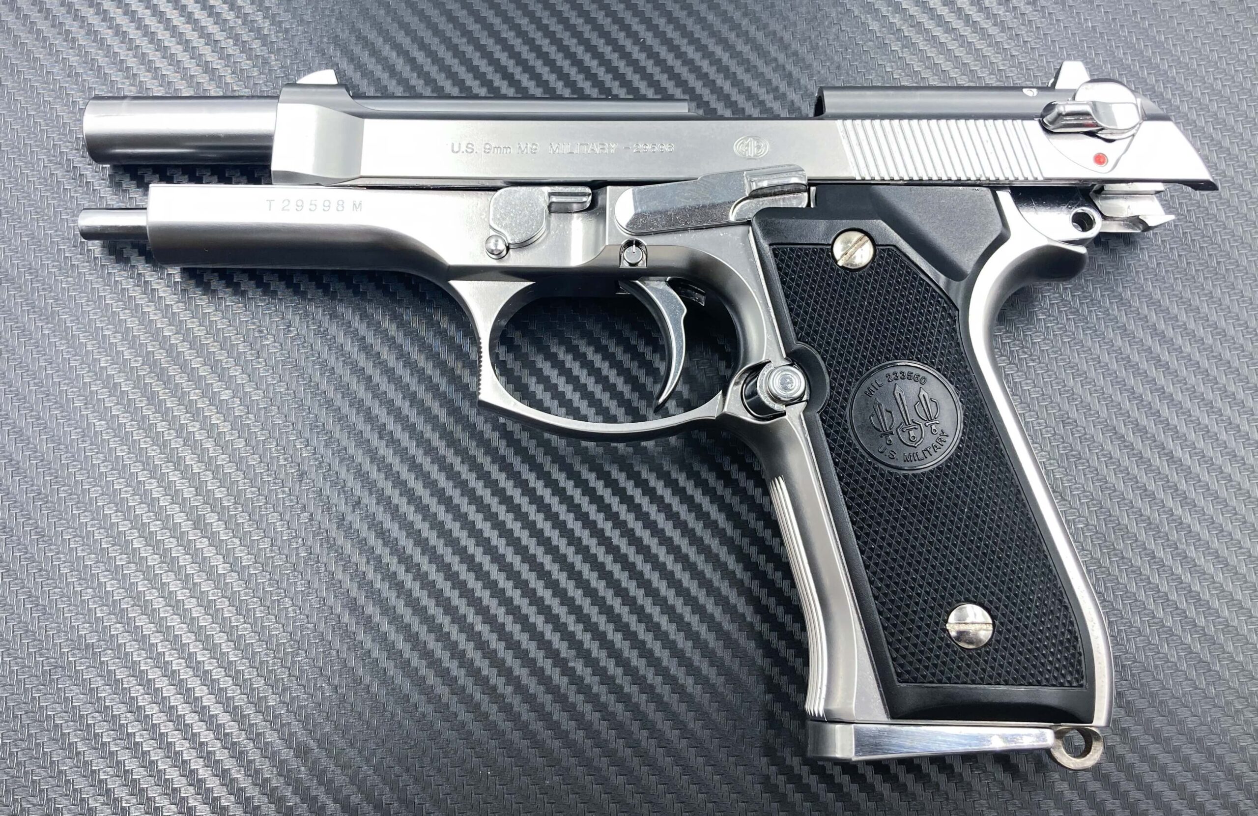 マルイ製 ベレッタM92F クロームステンレスをレビュー！存在感抜群で