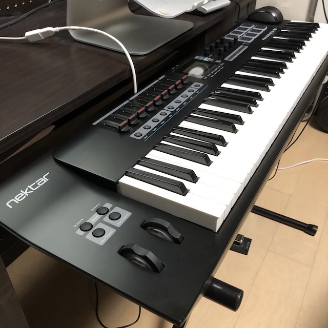 ハードシンセやMTR感覚でプラグインやDAWを使えるMIDIコントローラー
