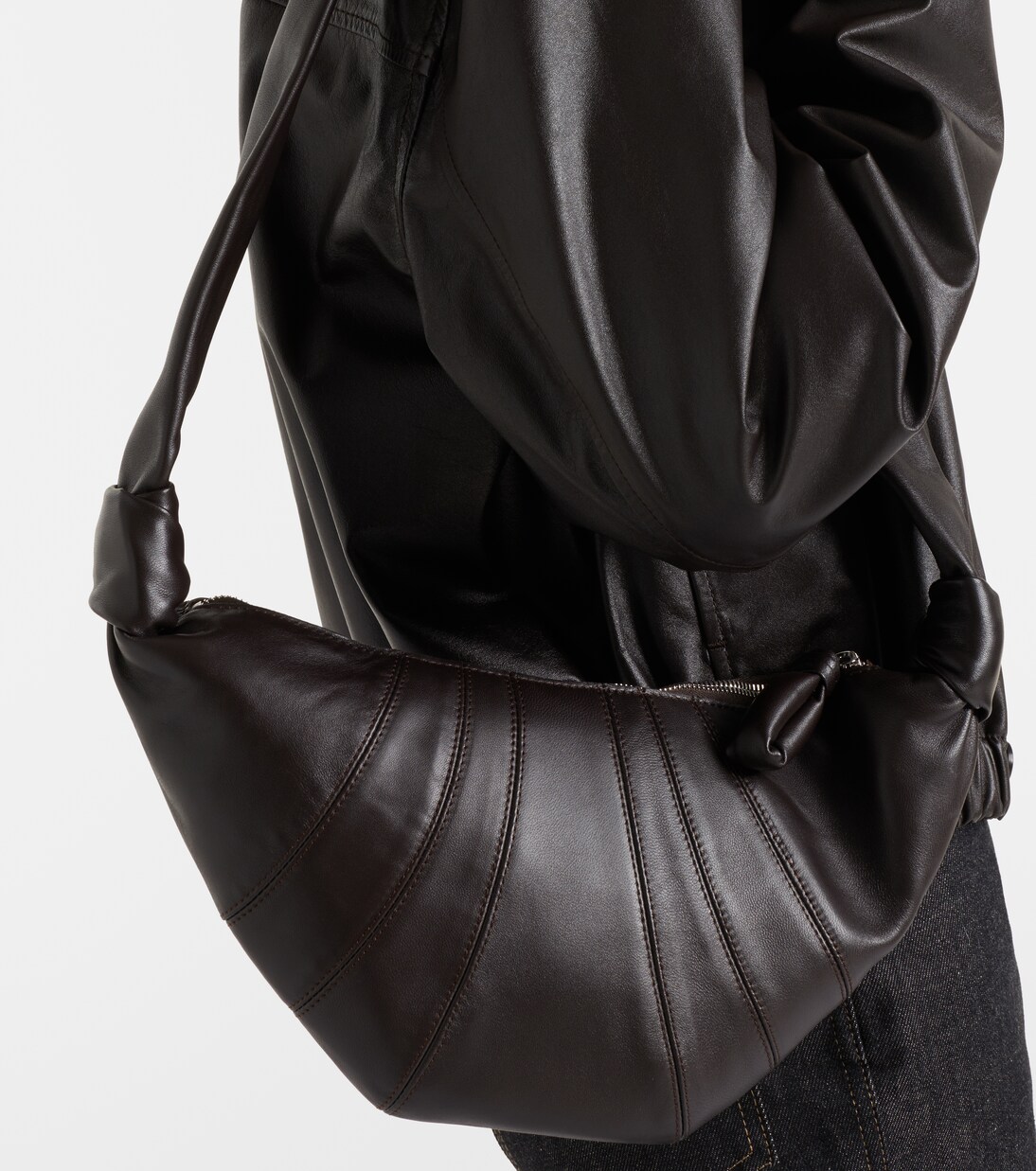 Croissant Small leather shoulder bag in black - Lemaire | Mytheresa