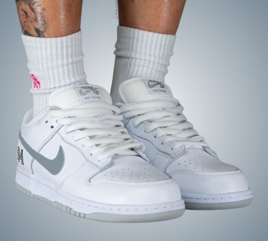 Supreme x Nike SB Dunk Low White Metallic Silver HQ8487-100