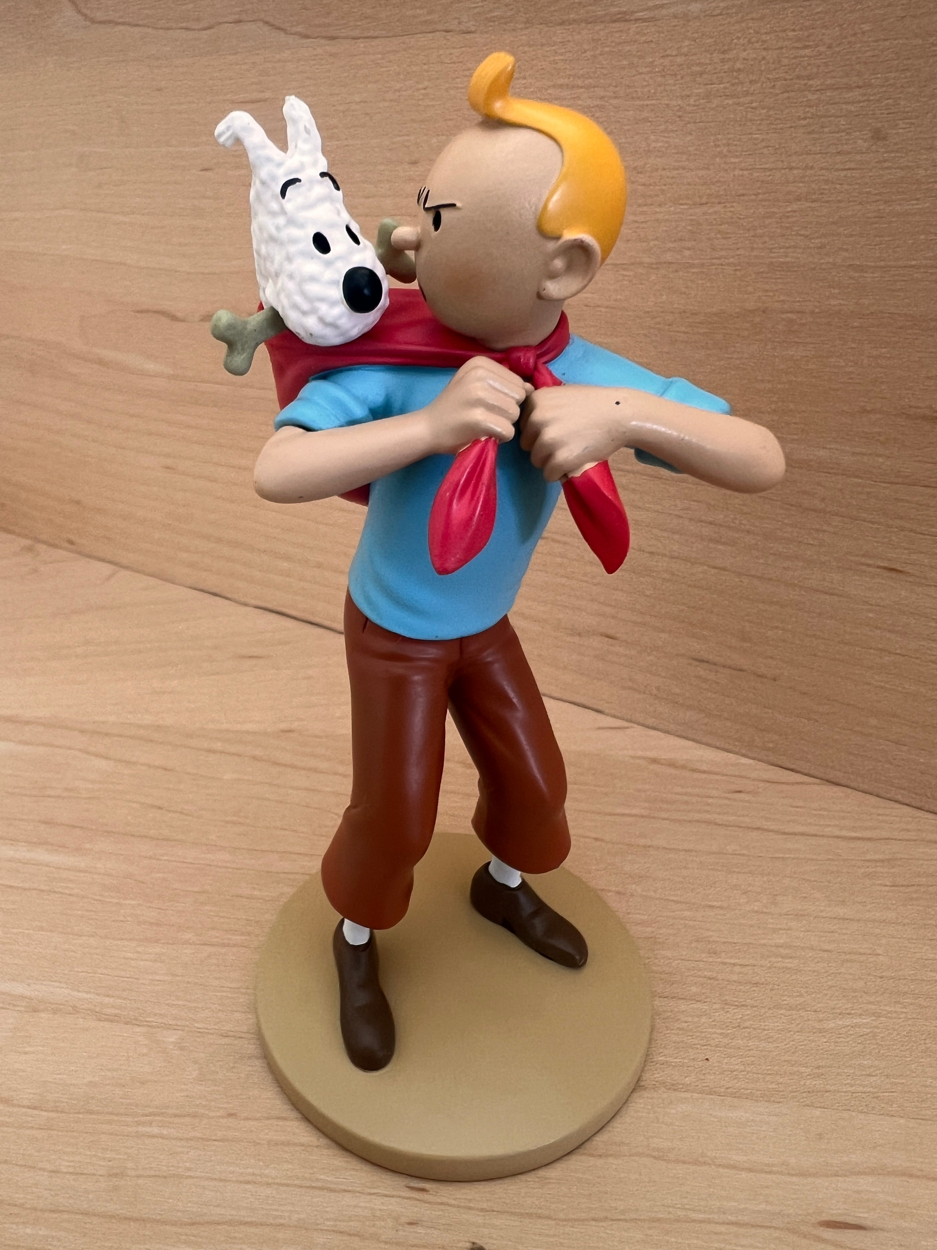 Tintin Brings Back Snowy Resin Figure 12cm Ref. 42194 – Sausalito