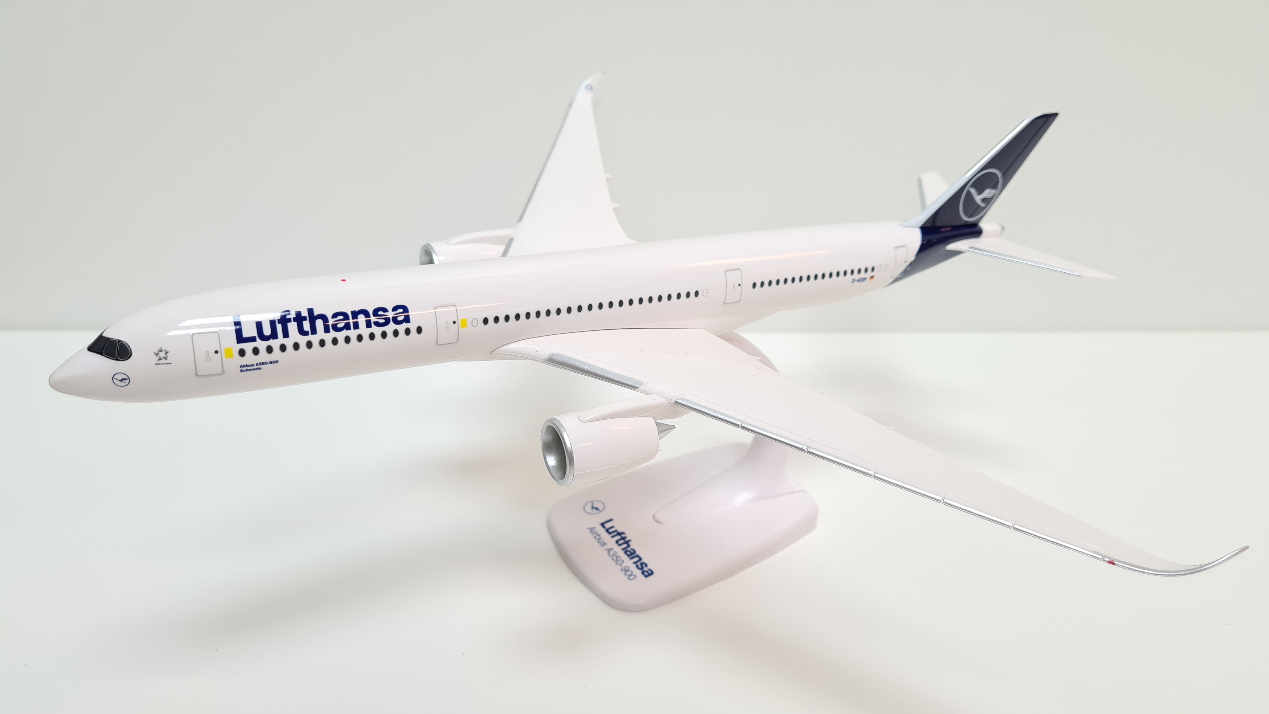 ScaleModelStore.com :: PPC 1:200 - 221713 - Lufthansa Airbus A350-900