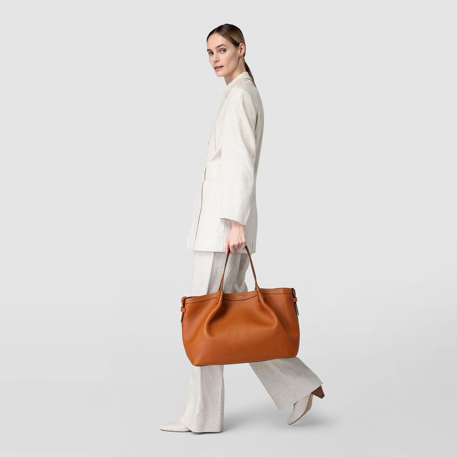 Secret tote bag in rugiada leather cuoio