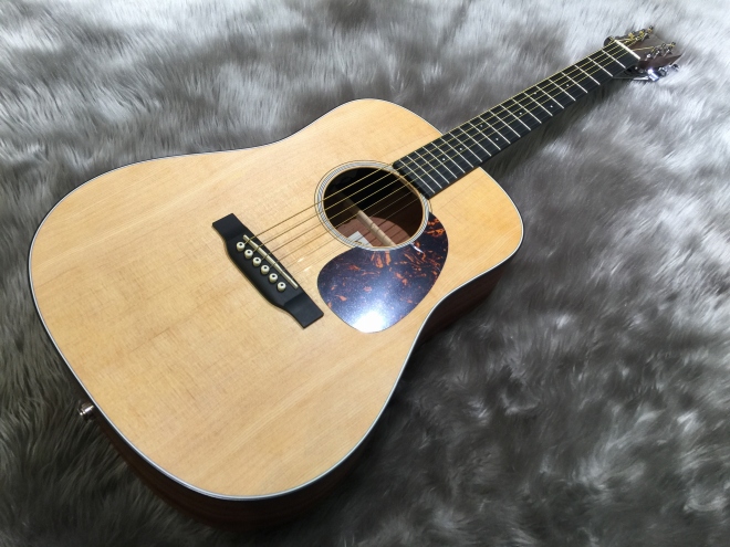 お手軽サイズでどこでもお供に！】Martin Dreadnought Juniorついに
