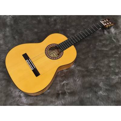 クラシックギター入荷情報】スペイン製RAIMUNDO(レイモンド)ギターの