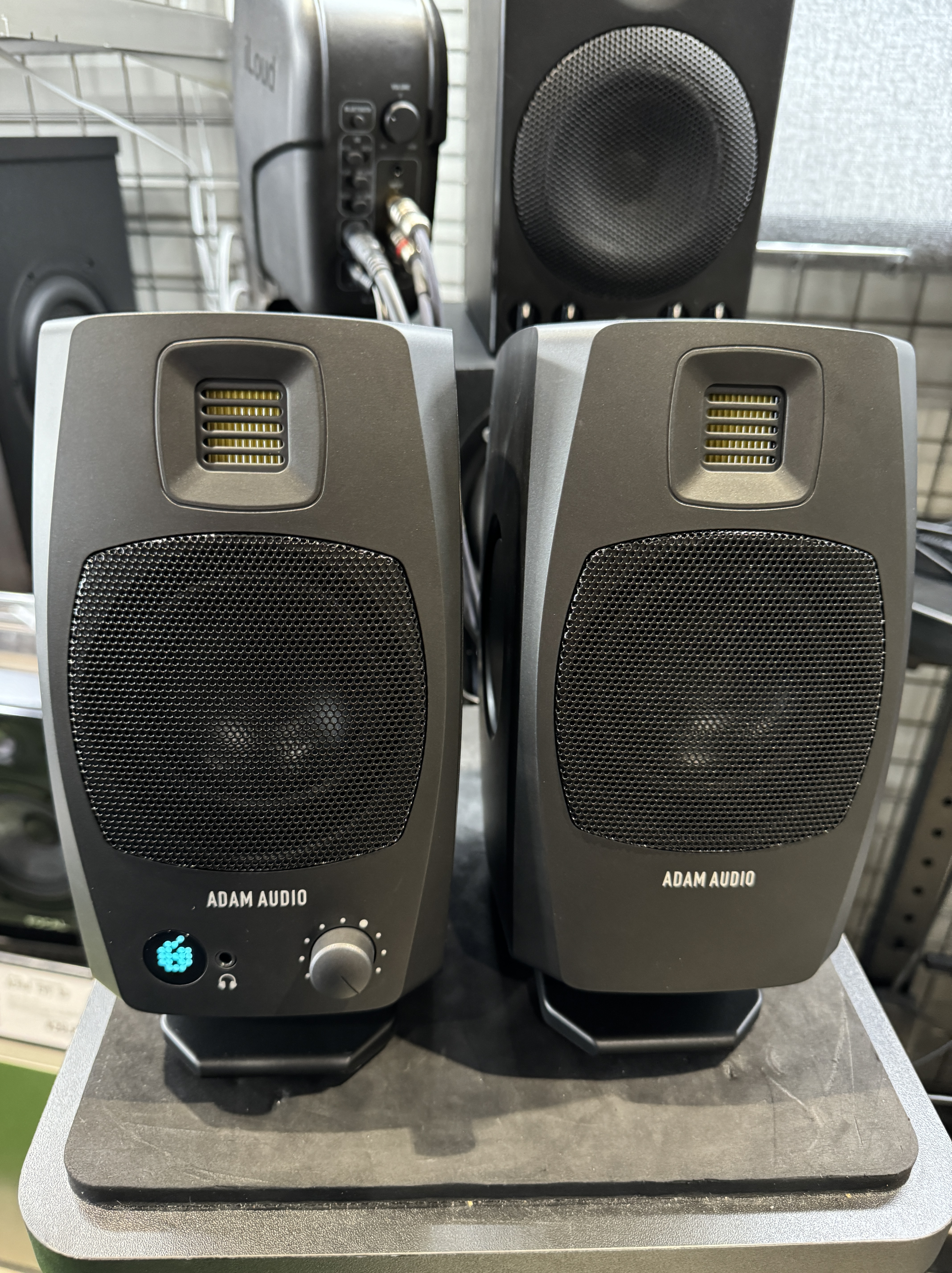 実機レビュー】ADAM Audio D3V 登場！同社のサウンドを実現する最小の