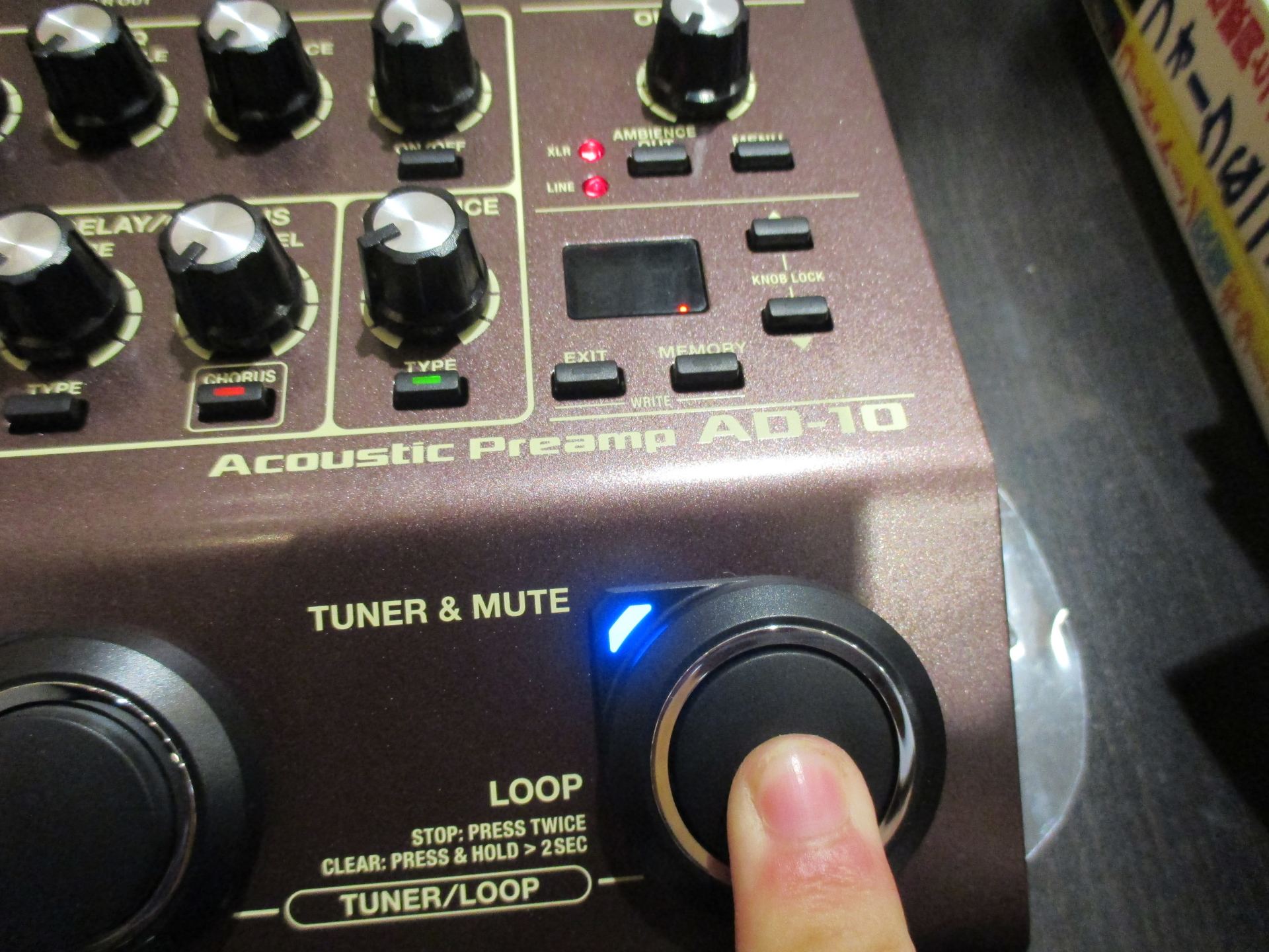 AD-10/BOSS”アコギ専用プリアンプ／DIを楽器店員が独自に解析！｜島村