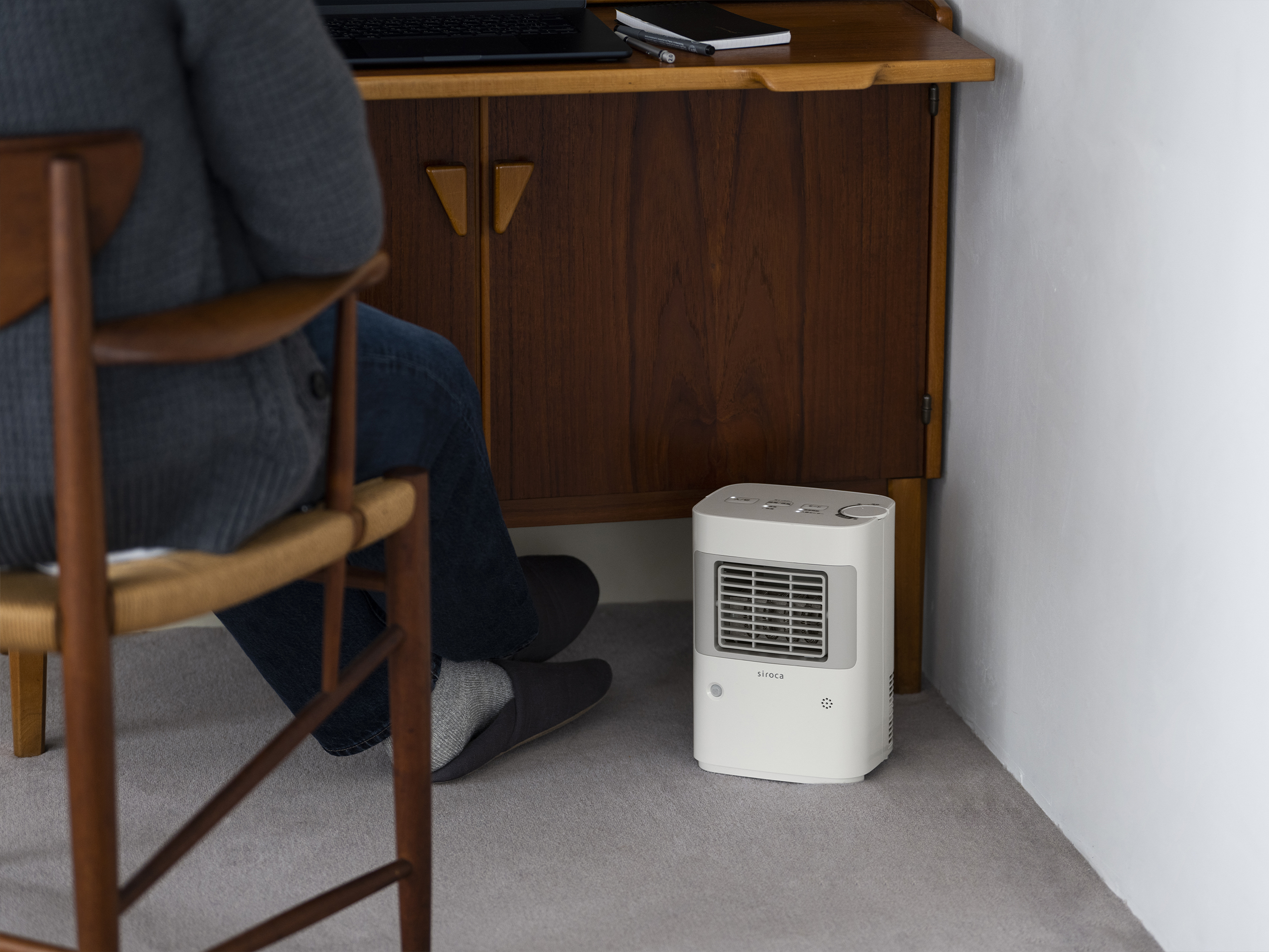 温度調節・人感センサー付き 足元ヒーター まめポカ SH-TC261 ｜シロカ