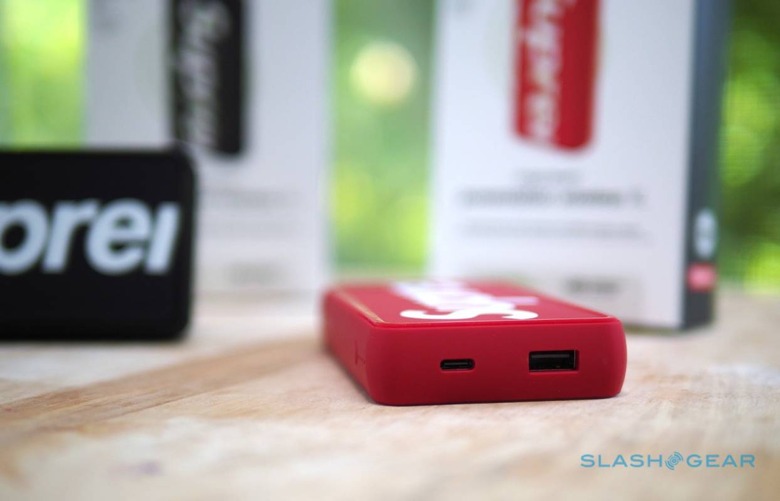 Supreme Mophie Powerstation Wireless XL Drops For SS19