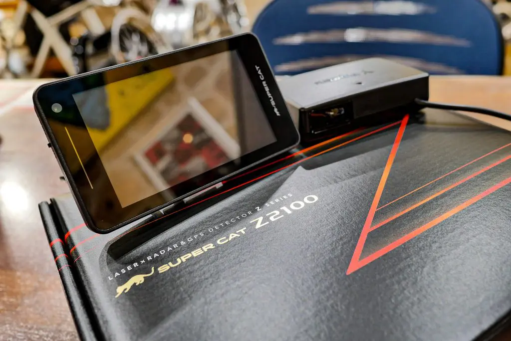 BMWへスマートに装着します(*^^)vYUPITERUの最新レーザー/レーダー探知