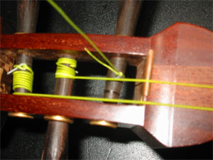 三味線の糸のつけ方（糸巻き編） | 和楽器研究会 はじめての三味線教室