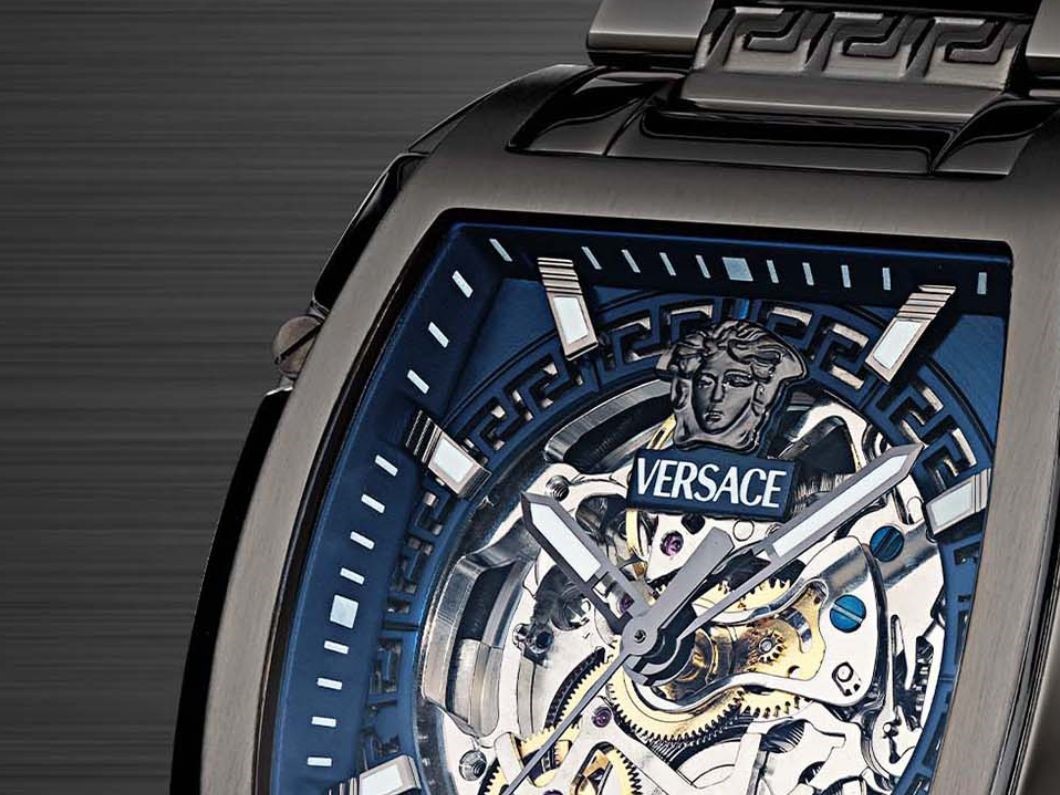 世界限定500本【ヴェルサーチェ】アイコニックなトノー型新モデルに