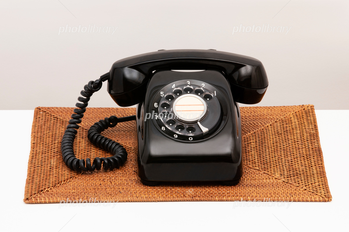 昭和レトロの黒電話 写真素材 [6446237] - フォトライブラリー